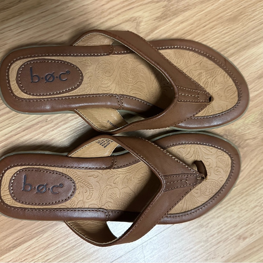 b.o.c Leather Flip-Flops